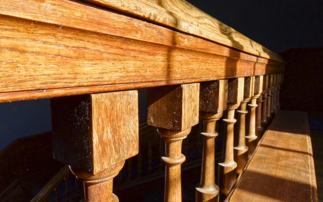 Hout en meubel reiniging en verfverwijdering door Verweel BV